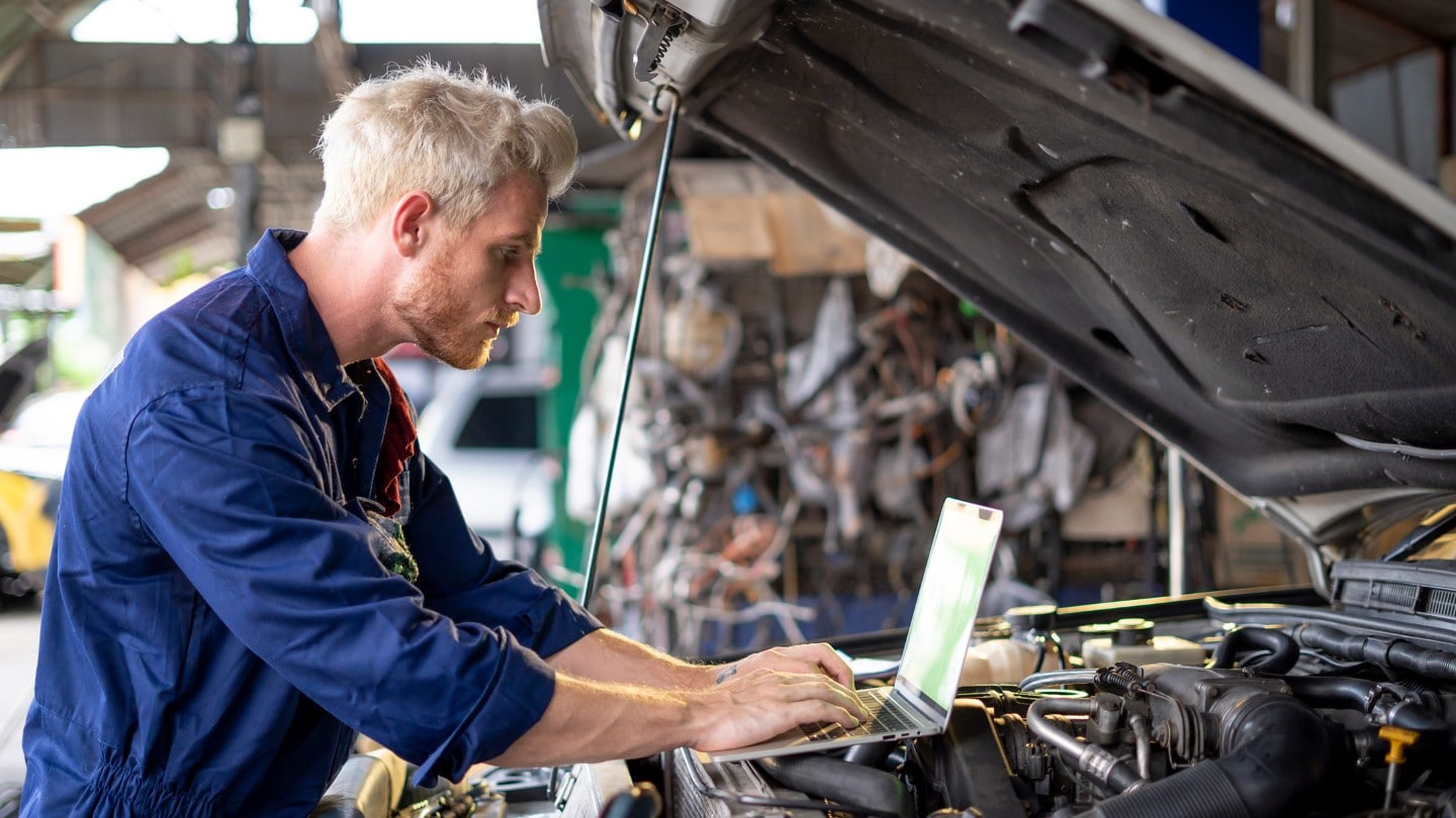 A service employee checks the car using a computer