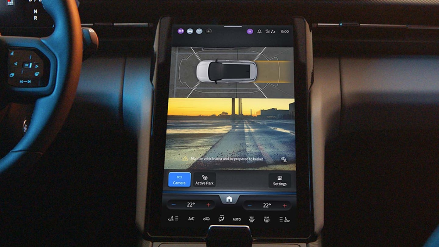 A close up of the SYNC touchscreen in the Ford Explorer showing the 360° camera being used on the display.