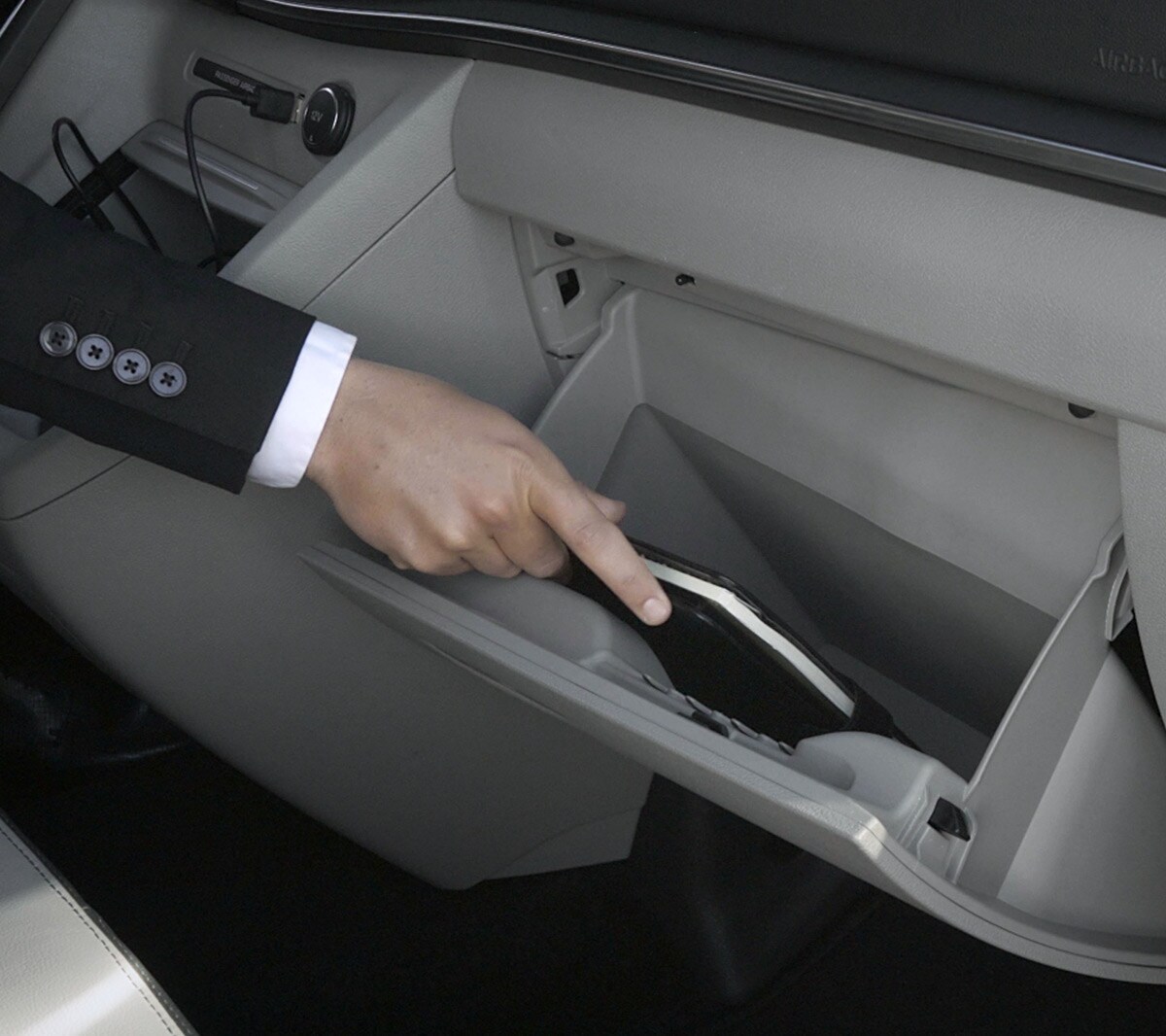 New Tourneo Custom glove box