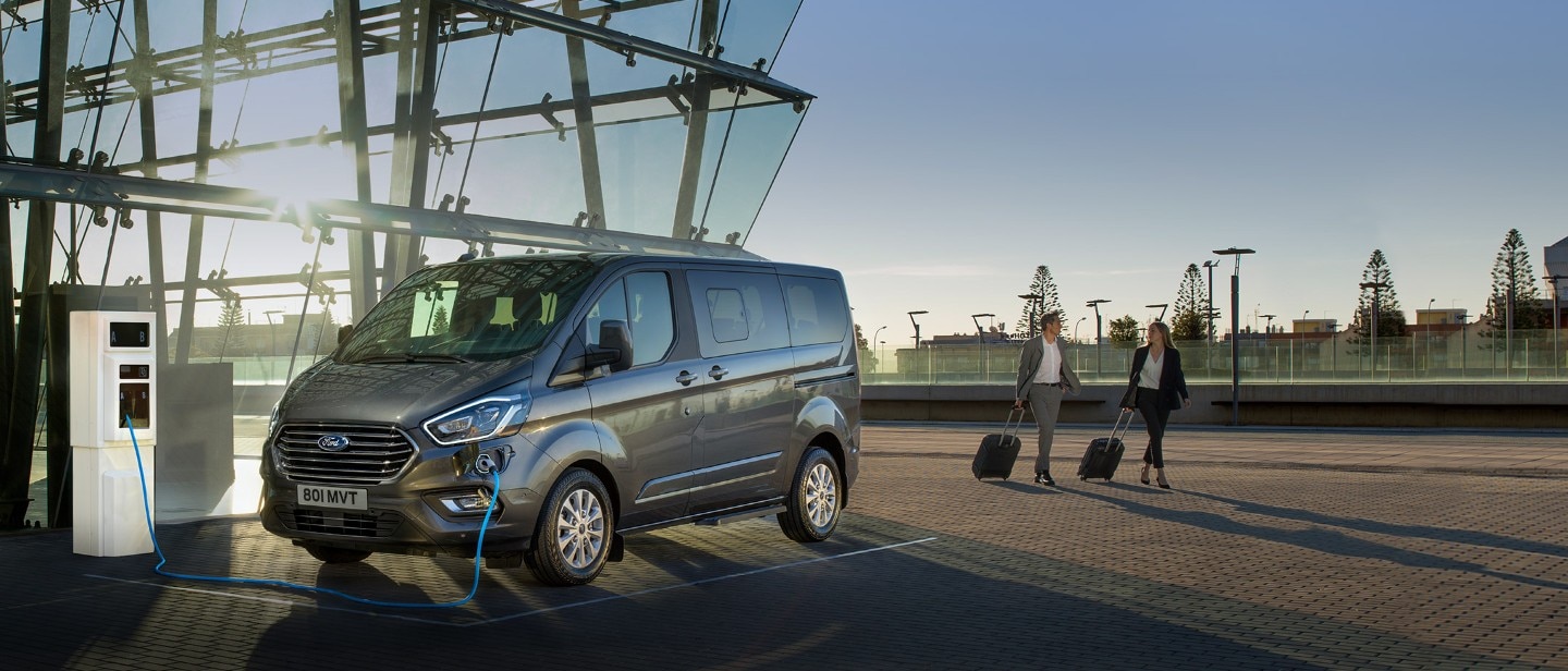 New Ford Tourneo Custom Plug-in Hybrid side profile