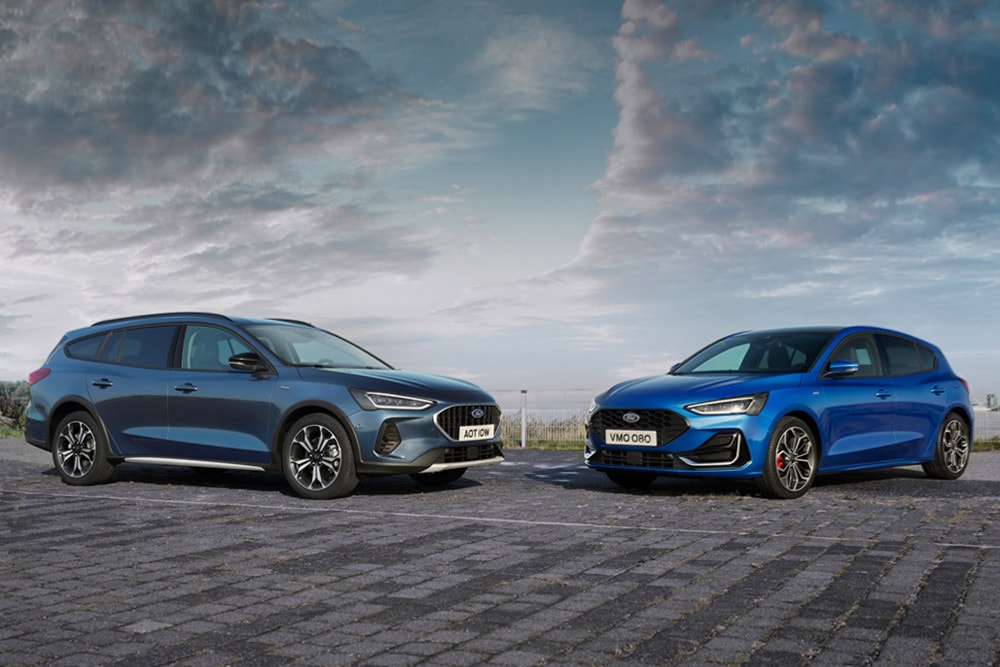 A Ford Focus Estate and Ford Focus hatchback parked on the road.