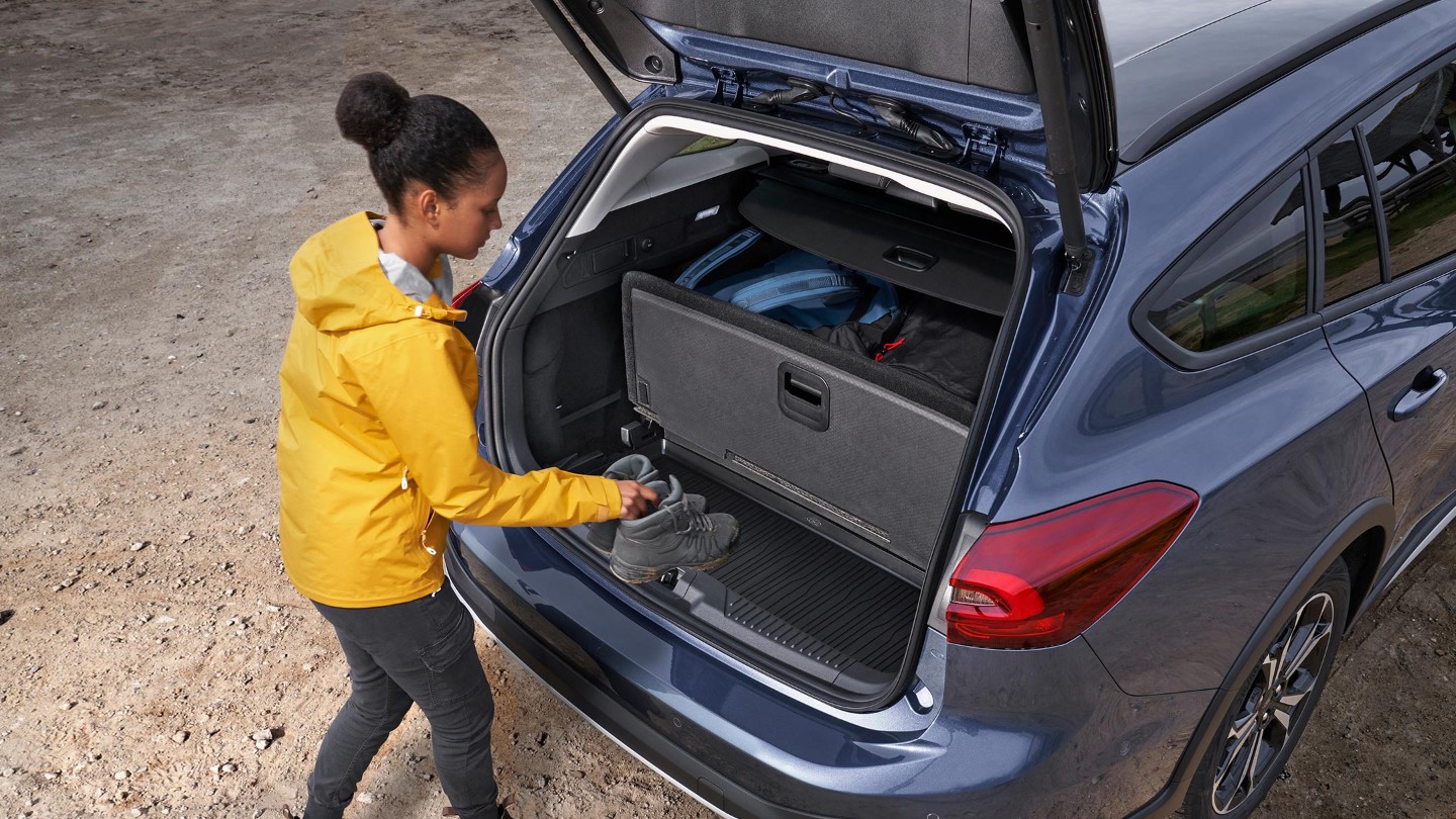 Ford Focus with open trunk showing wet compartment