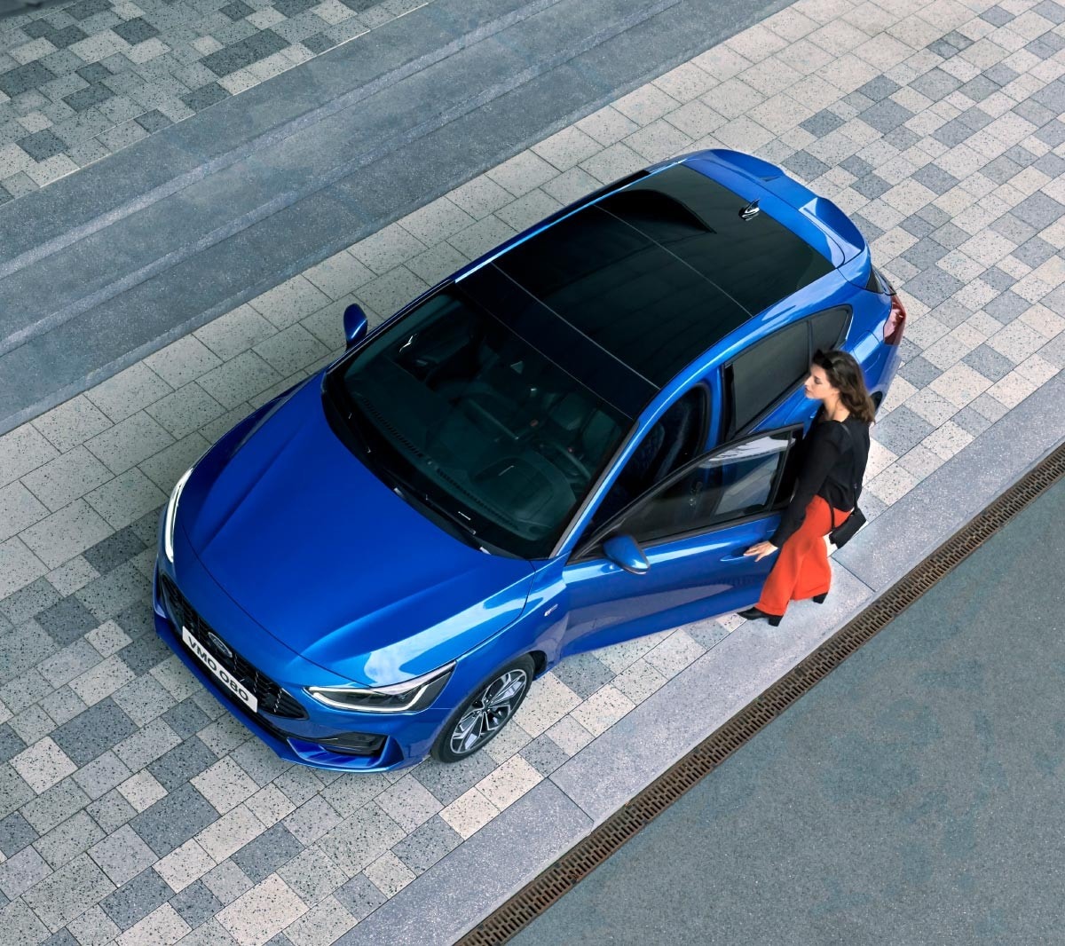 Blue Ford Focus top view of panorama roof