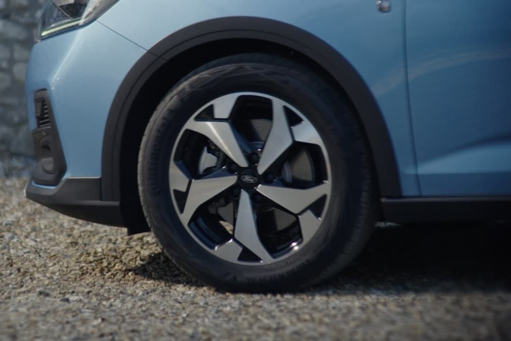Ford Tourneo Connect front wheel close up