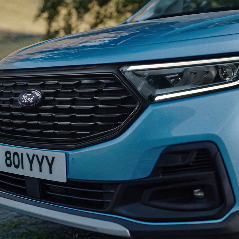 Ford Tourneo Connect showing dynamic LED headlights