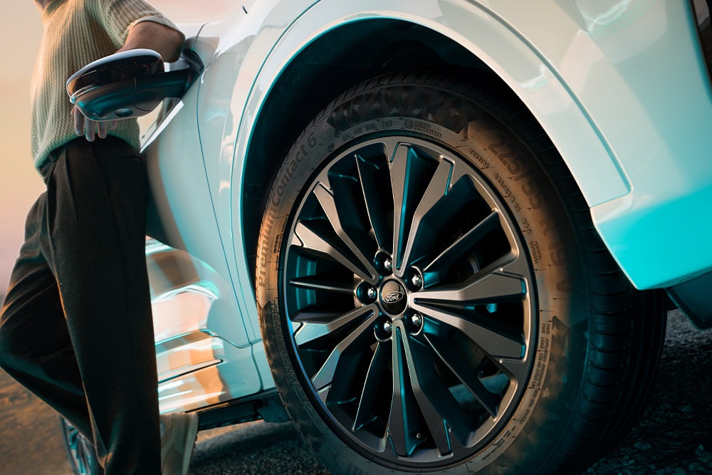 A close up of the 19" grey alloy wheel of the Ford Kuga Sound Edition.