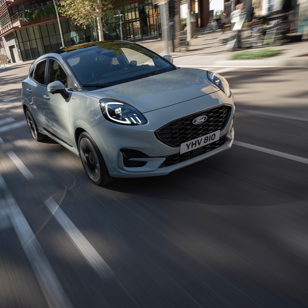 New Ford Puma driving, using adaptive cruise control.