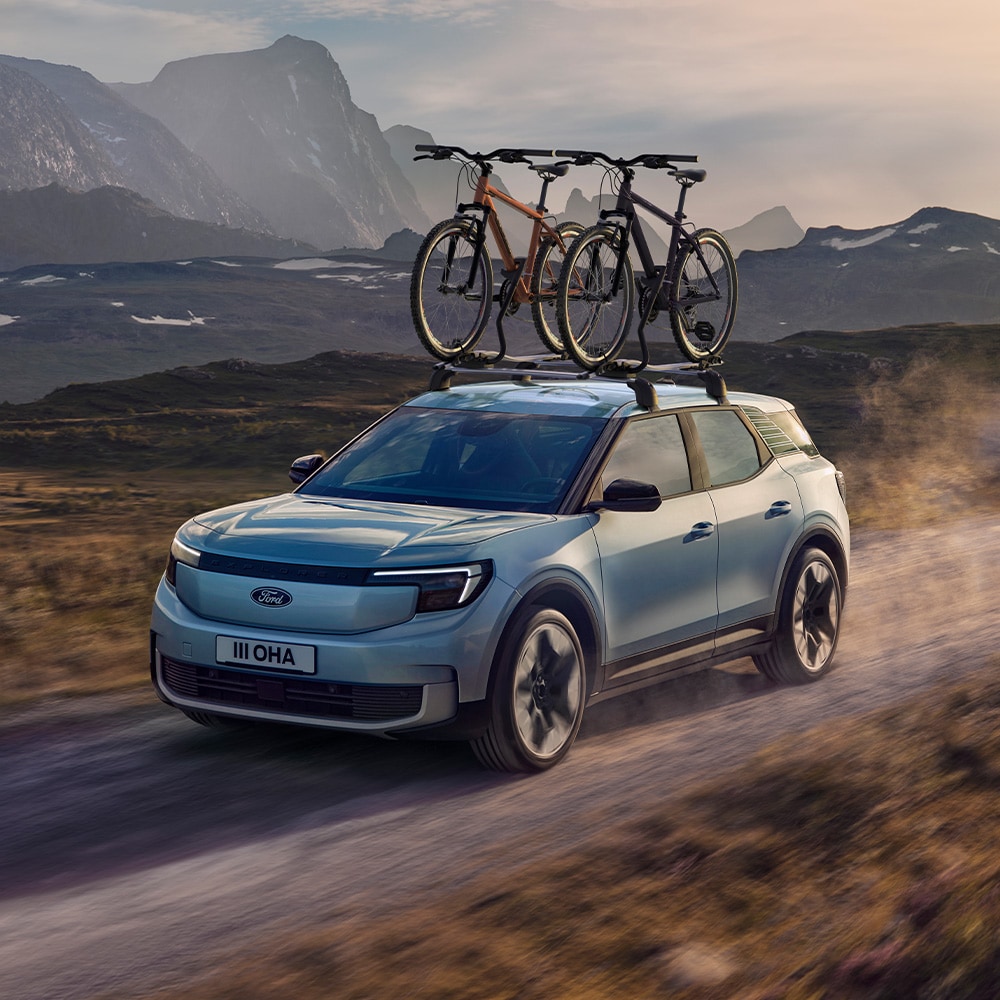 Ford Explorer roof rack carrying two bicycles
