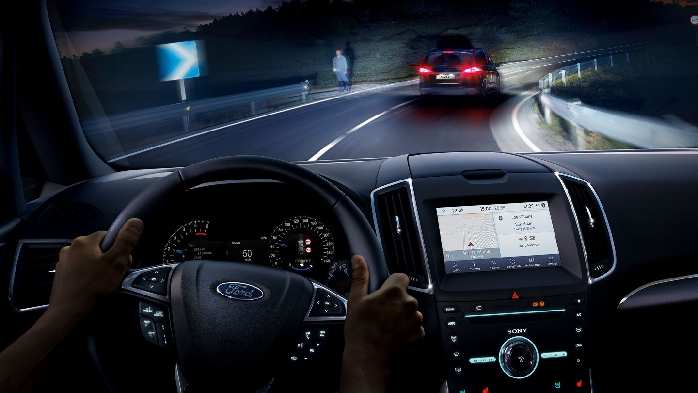 Ford S-MAX driving in night, driver's view