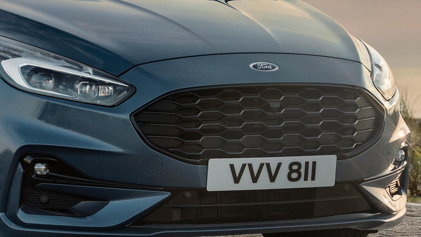 Ford S-MAX detail on the front grille