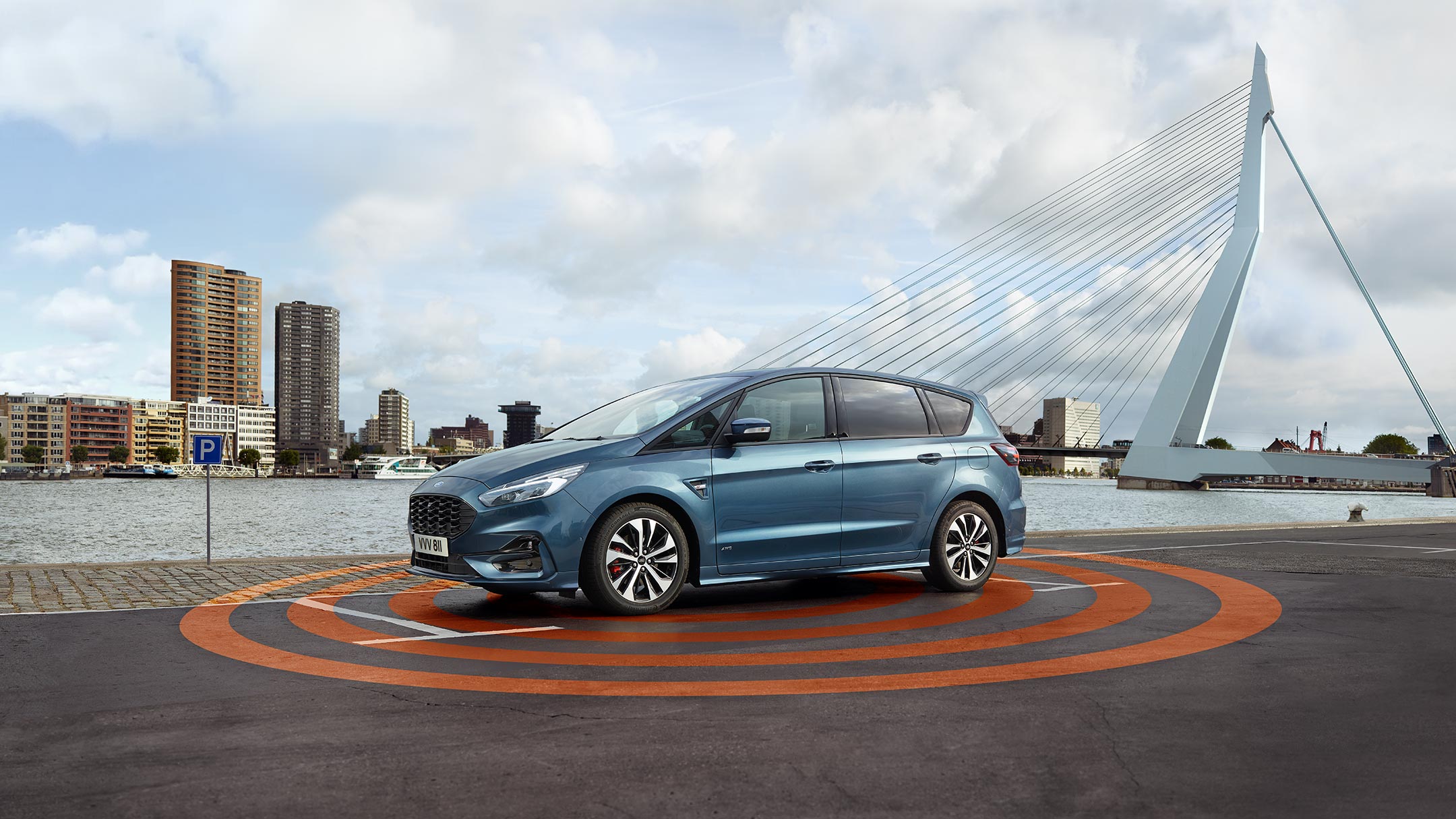 Ford S-MAX with alarm lines