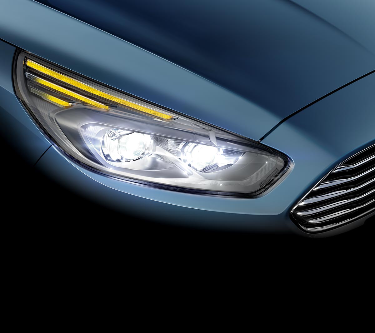 Ford S-MAX head light style car is in Chrome Blue