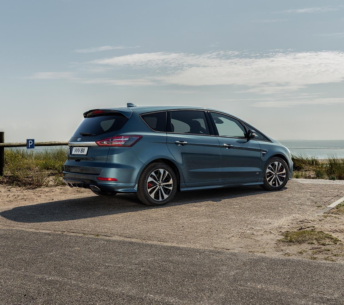 Blue Ford S-MAX ST-Line side angle