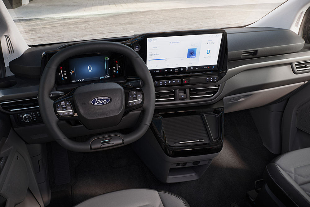 Dashboard console with video streaming capabilities in the Tourneo Custom