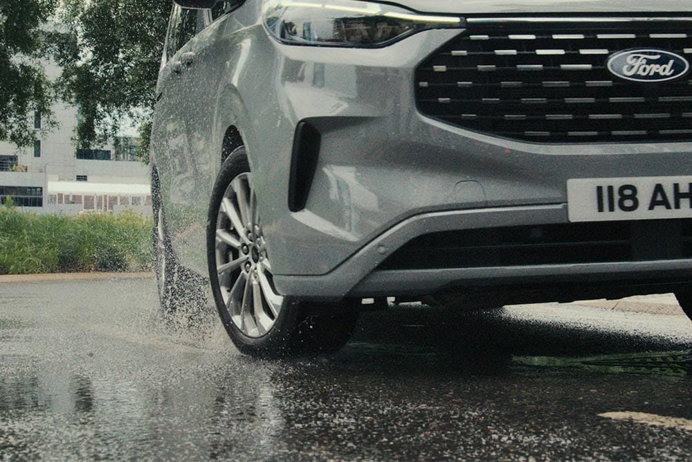 Fron grille of the Tourneo Custom 