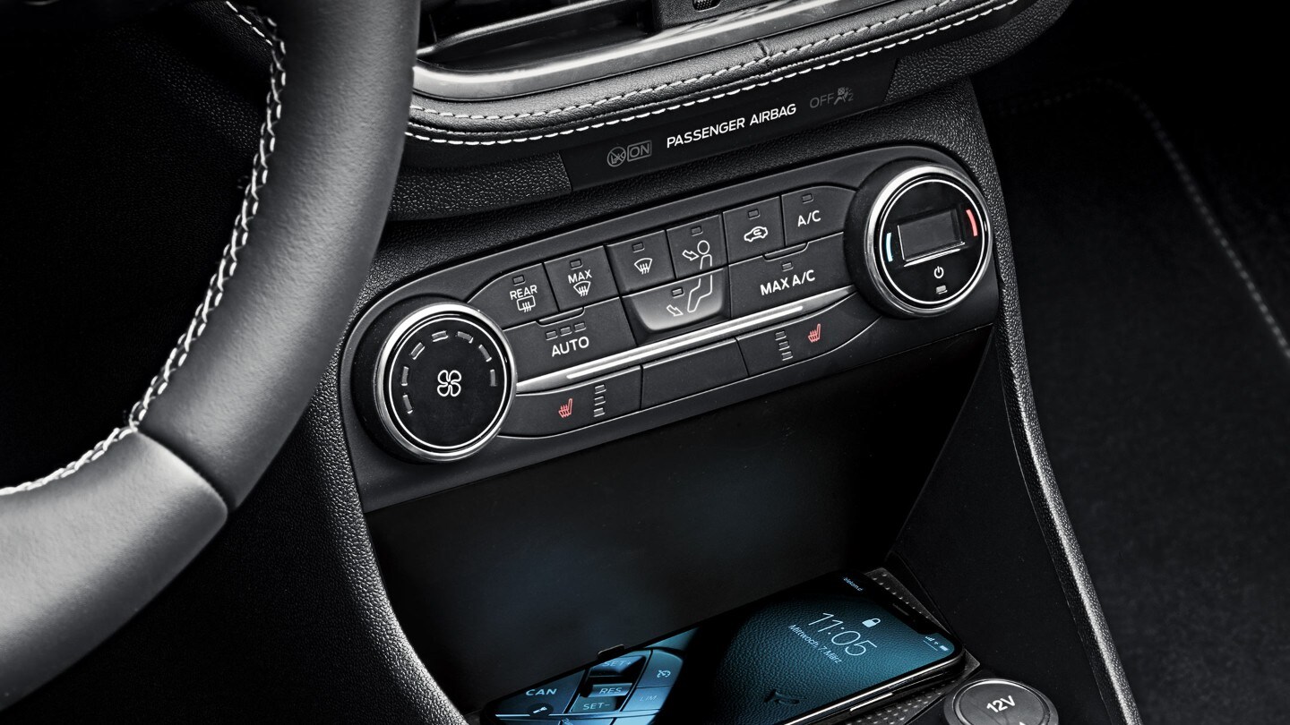 Ford Fiesta Van electronic temperature control close up