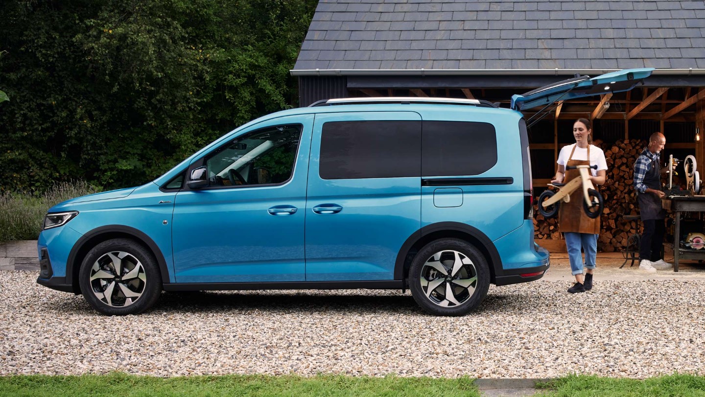 Ford grand store tourneo connect hybrid