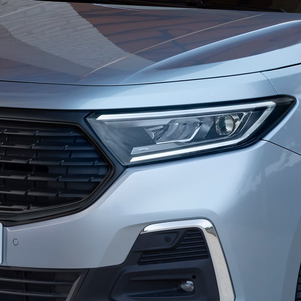 Ford Transit Connect in Frost Silver showing automatic headlights and stylish front grille.