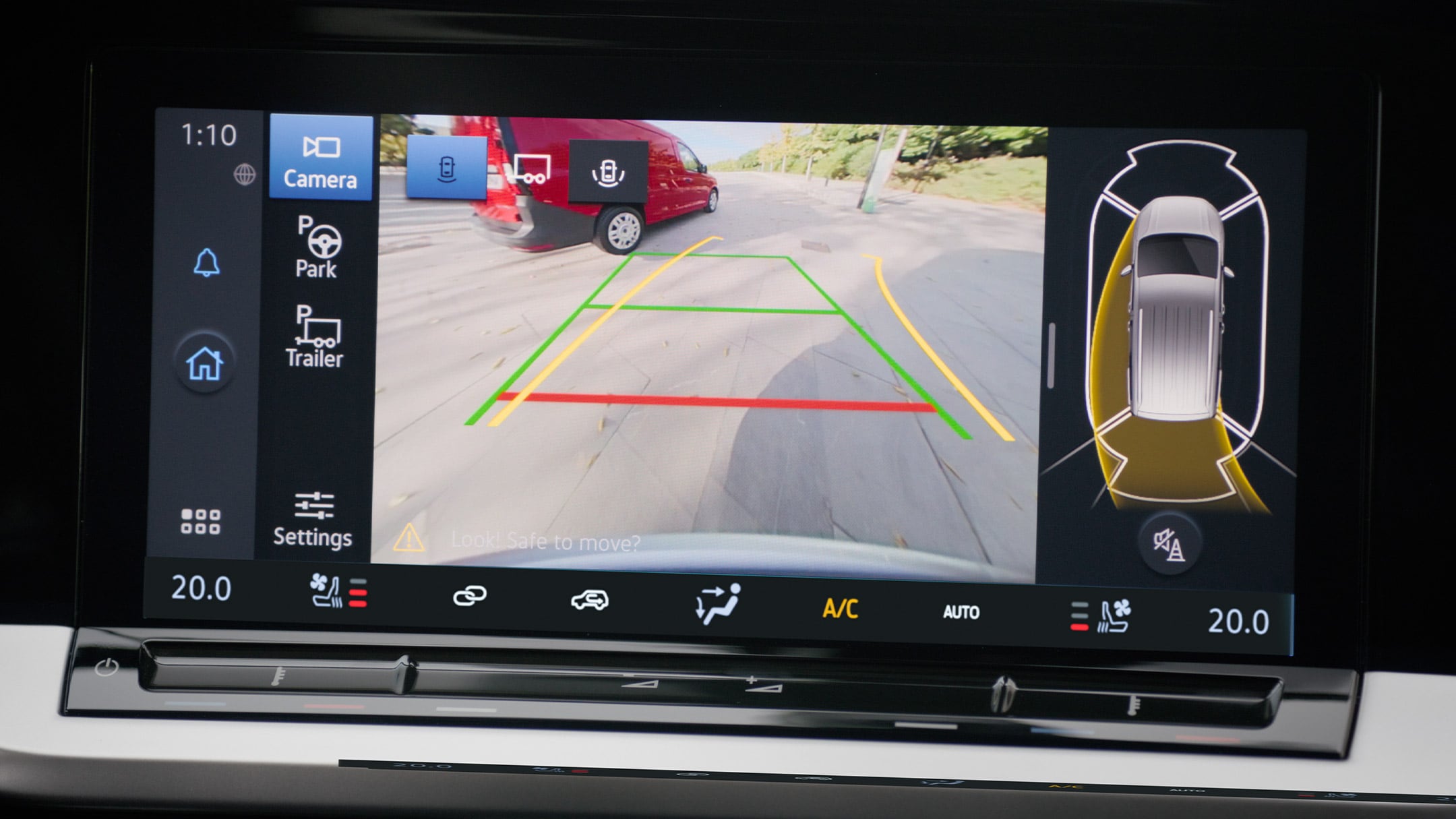 10” colour touchscreen showing rear-view camera and Pro Trailer Backup Assist technology in use. 