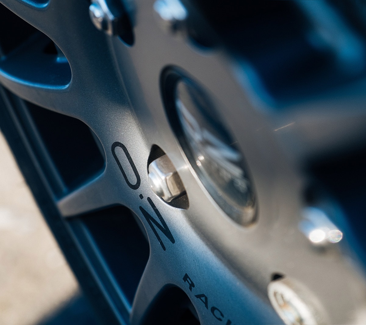 Closeup view of a Ford Transit Custom MS-RT wheel alloy