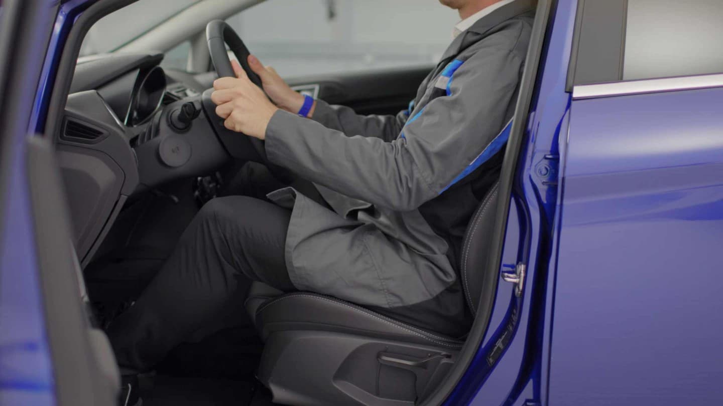 How to Adjust Your Driving Position & Steering Wheel Ford UK